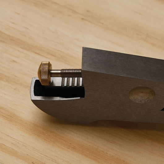 Depth adjustment knob feature of Number 92 sweetheart shoulder / chisel plane.