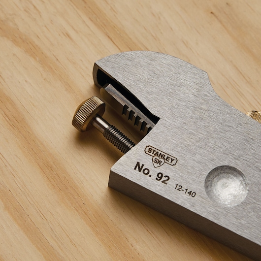 Closeup of Depth adjustment knob feature of Number 92 sweetheart shoulder / chisel plane.
