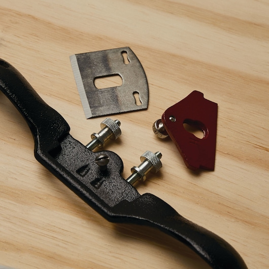 Adjustable thumb screw feature of Spokeshave flat base.