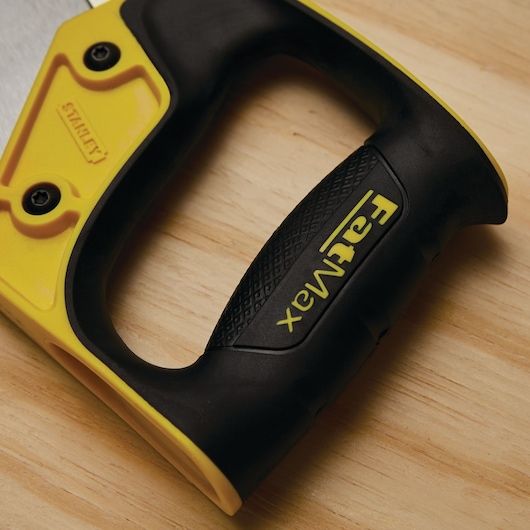 Comfortable handle feature of a 14 inch fat max back saw.