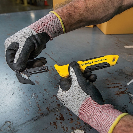 Fatmax single sided replaceable head pull cutter with head being pulled out.