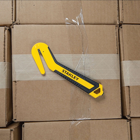 SINGLE SIDED ROUND TIP BI MATERIAL PULL CUTTER placed on cardboard box.