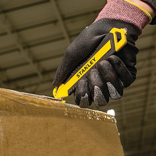 DOUBLE SIDED BI MATERIAL PULL CUTTER being used.