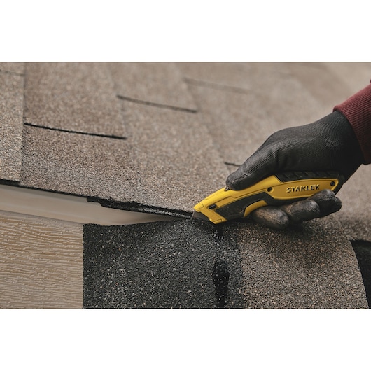 Retractable Utility Knife being used.