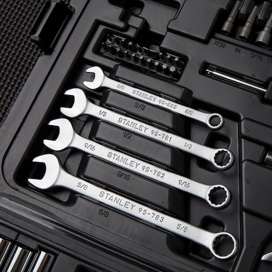 145 pc 1/4 in & 3/8 in Drive Mechanic's Tool Set